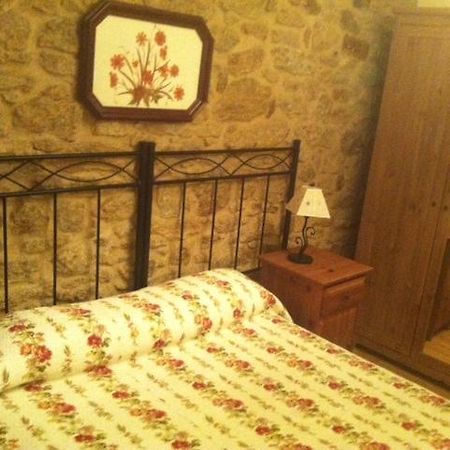 Pension A Cochera Ferrol Habitación foto