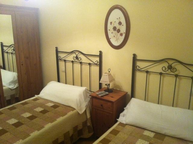 Pension A Cochera Ferrol Habitación foto