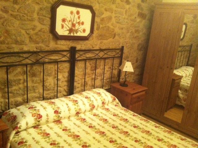 Pension A Cochera Ferrol Habitación foto