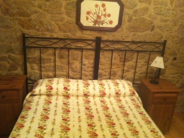 Pension A Cochera Ferrol Habitación foto